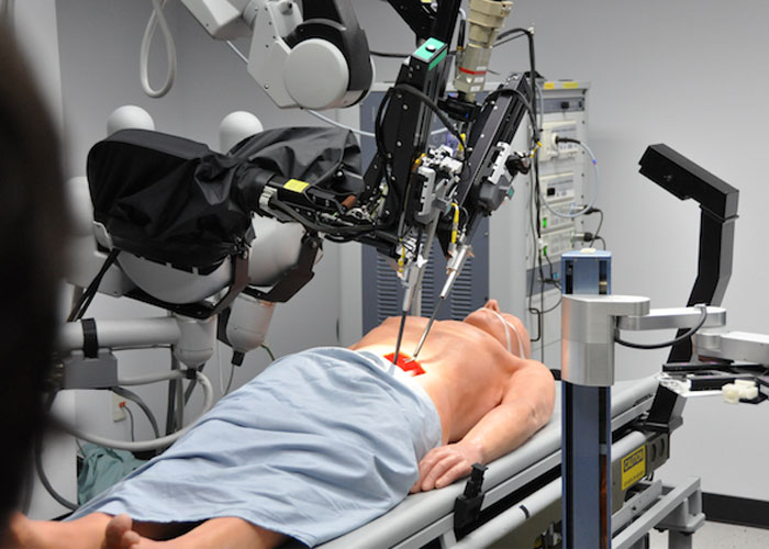 روبوت يستخدم في العمليات الجراحية